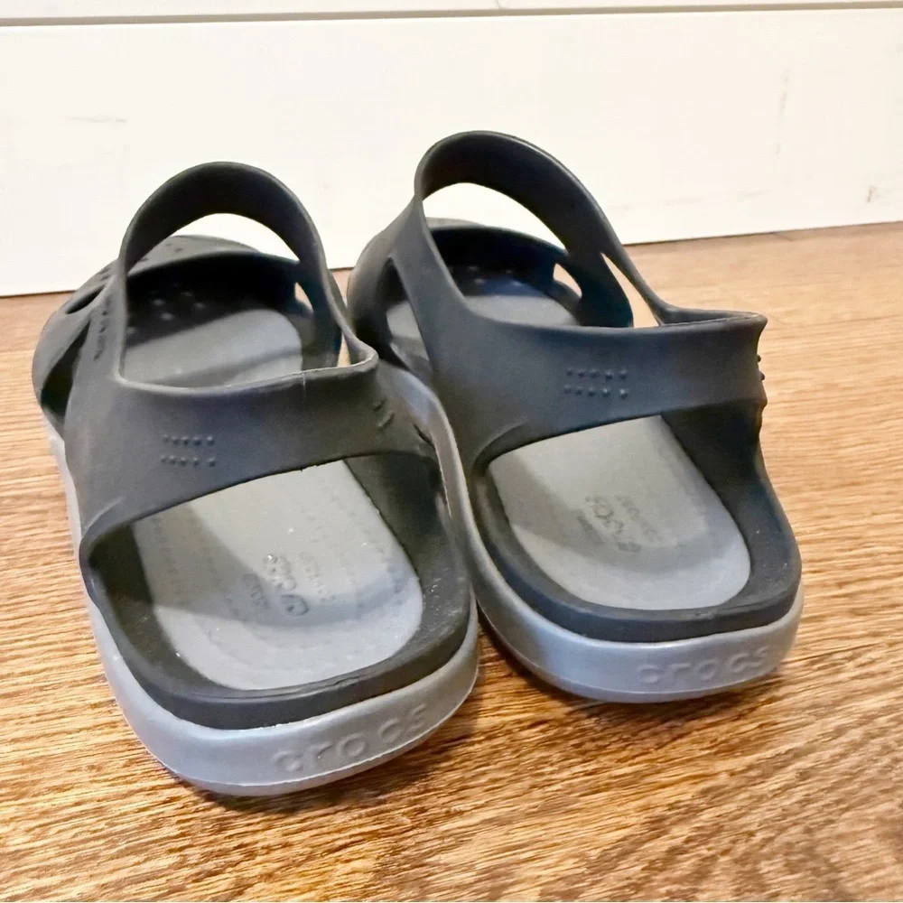 Crocs Womens Swiftwater Wave sandals made of Croslite material Gray/Black Size 8